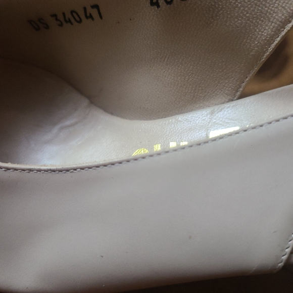 SALVATORE FERRAGAMO TAN SLING BACK - Picture 7 of 9